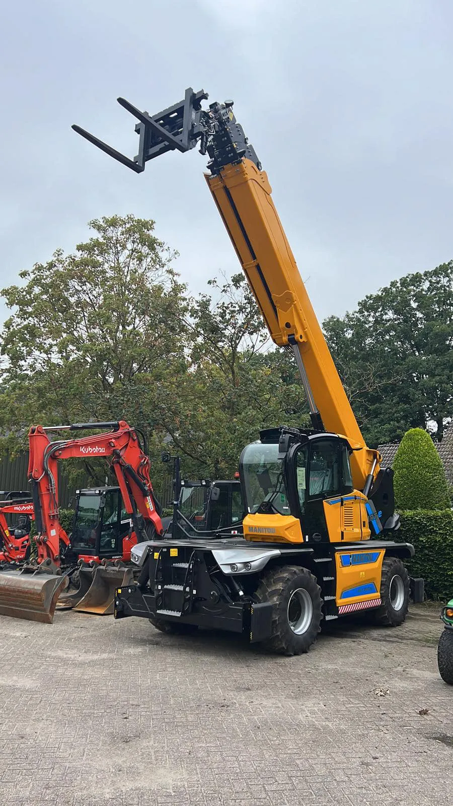 De eerste vier elektrische roterende verreikers voor Bultena Verhuur