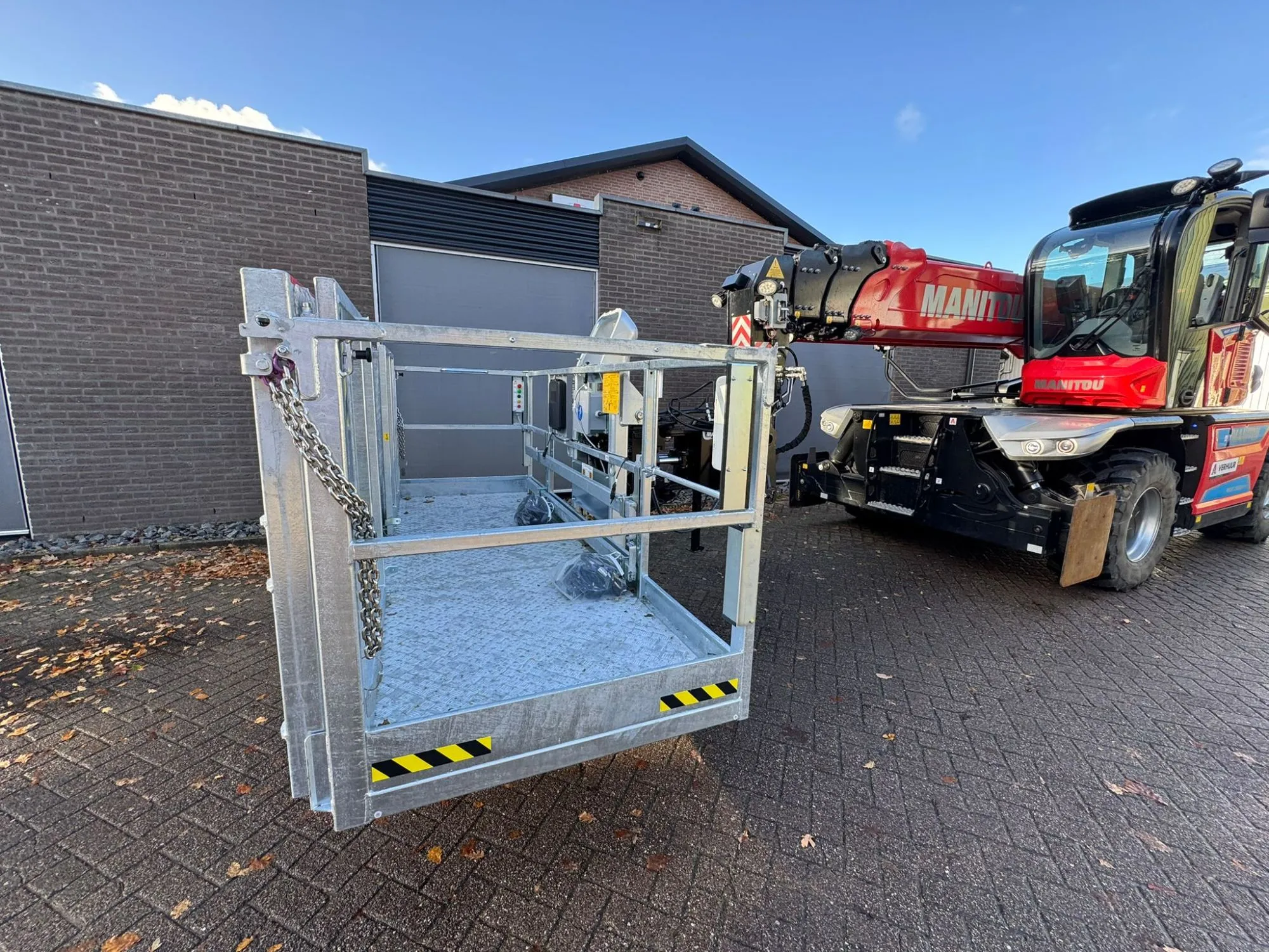 Veilig plaatsen van gevel / dak elementen met een Manitou PSR 3300/1000 werkplatform